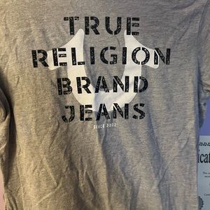 Women’s m true religion shirt Yes it is wrinkly because it does sit in my drawer